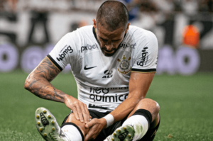 Renato Augusto passa por artroscopia e inicia recuperação: 'Voltarei mais forte'