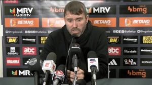 Coudet comenta eliminação do Atlético-MG: 'Em nenhum momento relaxamos'