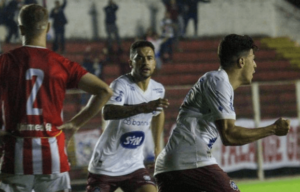 Hercílio Luz-SC 2 x 2 Caxias-RS - Leão marca duas vezes e sofre empate