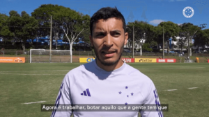 Lateral do Cruzeiro comenta necessidade de oportunismo: 'Tem que fazer o gol'