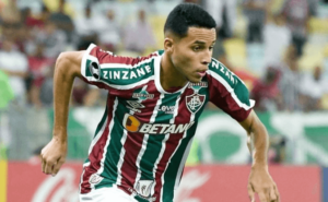 Alexsander sofre lesão muscular grave em treino e desfalca Fluminense por três meses