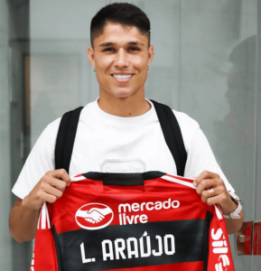 Luiz Araújo desembarca no Rio e mostra ansiedade em estrear pelo Flamengo