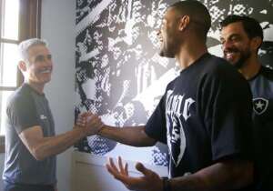 Treinador do Botafogo comemora chegada de Júnior Santos