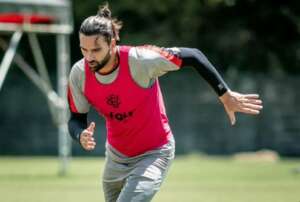 Léo Gamalho agradece apoio após passar por cirurgia de câncer de pele: 'Estou bem'