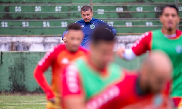 Louzer quer reação no Guarani na Série B