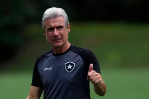 Seleção FI da 12ª rodada do Brasileirão Luis Suárez, Vitor Roque e técnico português