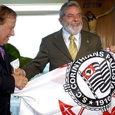 Lula lamenta má fase do Corinthians e da seleção: ‘Está caindo aos pedaços, vergonha’