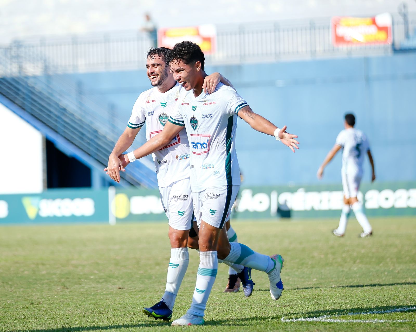 Manaus-AM 3 x 3 Confiança-SE - Em fim de jogo insano, Gavião e Dragão ficam  no empate