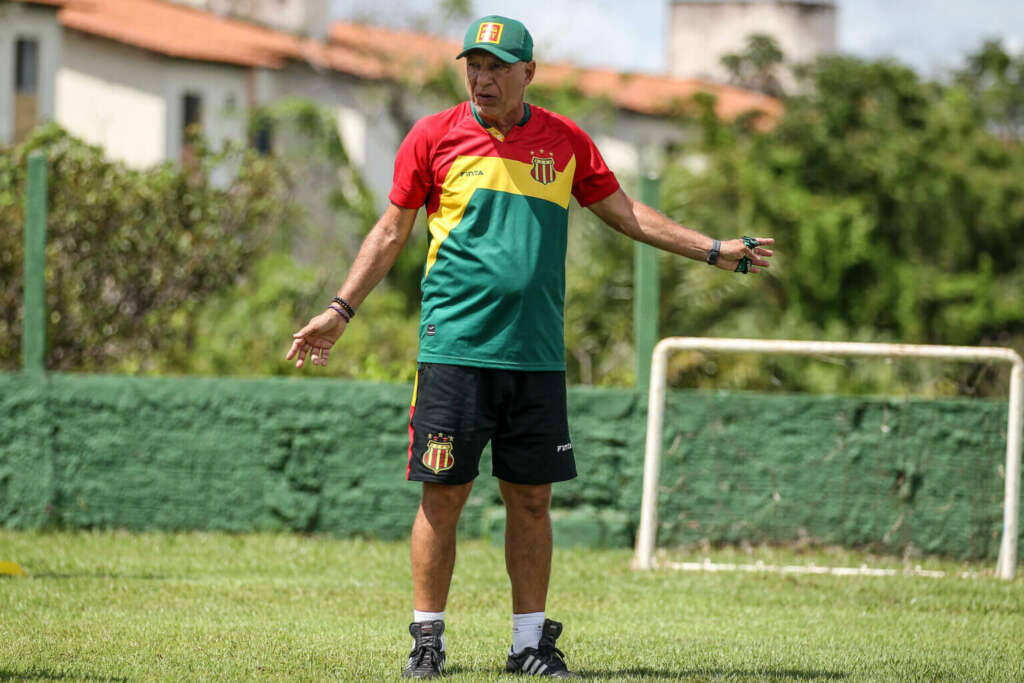 Série B: Treinador faz ajustes no Sampaio Corrêa de olho no Ceará
