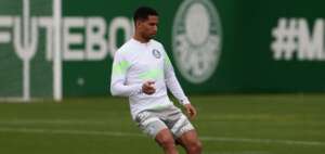 Murilo volta aos treinos no Palmeiras e revela sofrimento na ausência: 'Momento difícil'