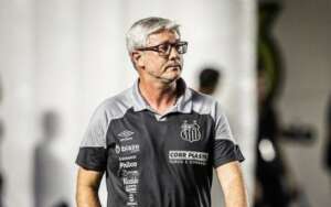 Odair vê Santos ansioso e cobra resposta em campo: 'Vencer o mais rápido possível'