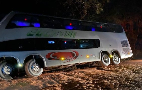 Série D: Ônibus do Princesa-AM tomba em estrada; Não houve feridos