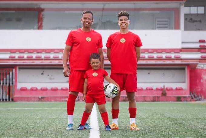 Ex-Ituano encerra a carreira e filho começa a brilhar em Portugal