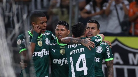 Palmeiras tenta chegar mais perto do líder Botafogo