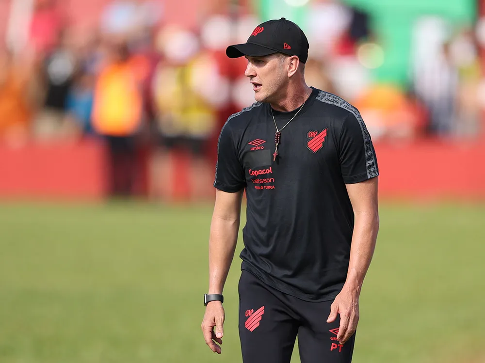 Santos confirma Paulo Turra, ex-Athletico, como novo treinador 2 paulo turra 1