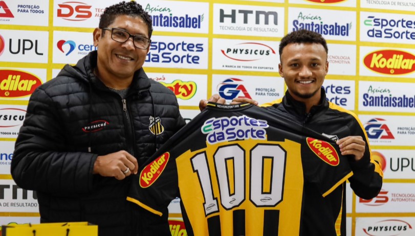 Reverson completou 100 jogos pelo Novorizontino