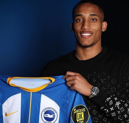 Brighton fecha com jovem atacante brasileiro João Pedro e o experiente volante Milner