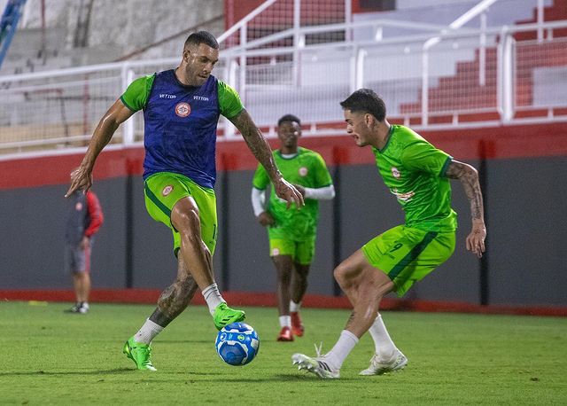 Tombense enfrenta Vitória pela primeira vez