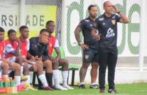 Técnico do Minas Boca, Simião projeta jogo contra o Cruzeiro