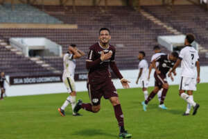 Série D: Atacante da Ferroviária, Vitinho, comentou gol no clássico e destacou partida sólida