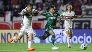 ATUAÇÕES: São Paulo faz grande jogo em noite de festa no Morumbi; Palmeiras entra mudo e sai calado