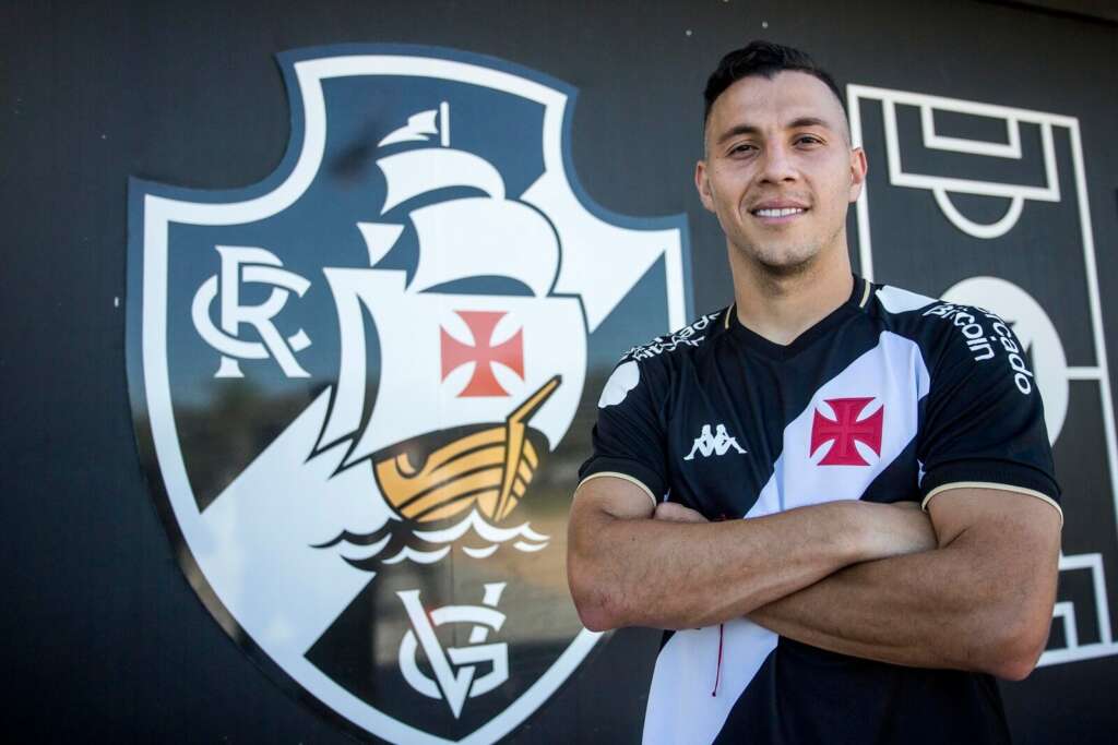 Vasco acerta a contratação do atacante paraguaio
