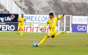 Série C: Manaus-AM acerta empréstimos de volante e atacante do Cascavel-PR