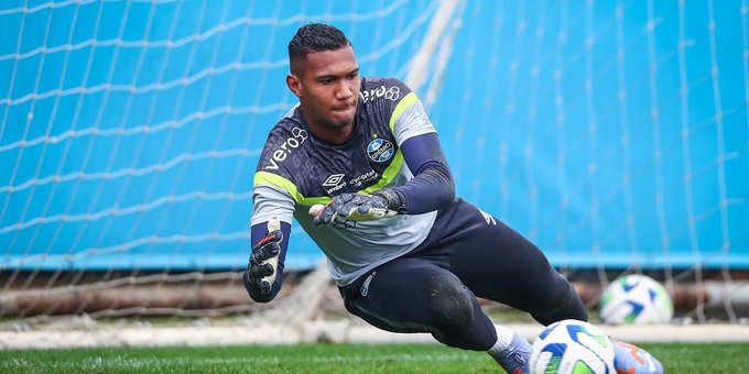 Bahia encaminha chegada de goleiro que perdeu espaço no Grêmio