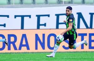Daniel Borges vê bom primeiro tempo do América-MG, mas credita goleada a erros na bola aérea