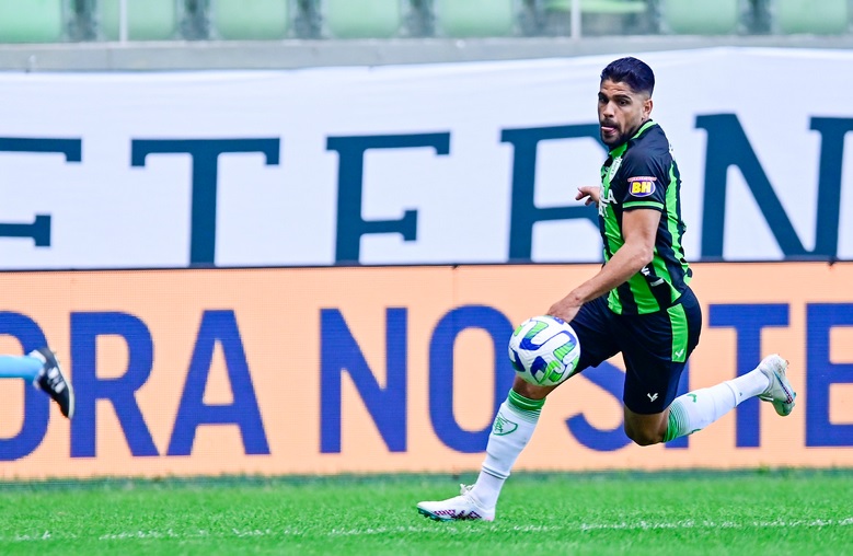 Daniel Borges vê bom primeiro tempo do América-MG, mas credita goleada a erros na bola aérea