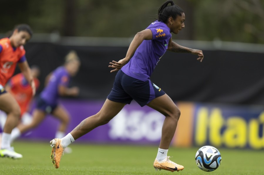Copa do Mundo: Pia Sundhage comanda coletivo da seleção e Rafaelle destaca intensidade dos treinos