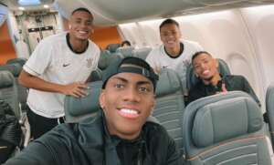 Corinthians enfrenta Universitario pela classificação e maior sequência de vitórias desde 2021