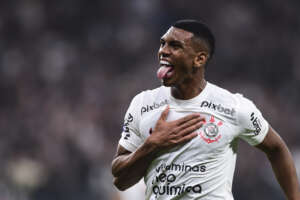 Universitario-PER x Corinthians - Timão entra em campo com molecada e vantagem no placar