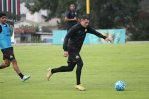 Série B: Tencati admite que recebeu sondagens, mas foca no Criciúma; volante não preocupa