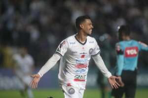 Operário-PR 1 x 0 Floresta-CE - Com festa da torcida, Fantasma vence e lidera