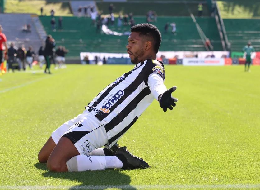 Série B: Atacante do ABC sonha com recuperação do clube na tabela (Foto: Rennê Carvalho/ABC)