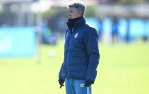 Grêmio quer jogador ex-Flamengo, mas clube árabe não aceita termos