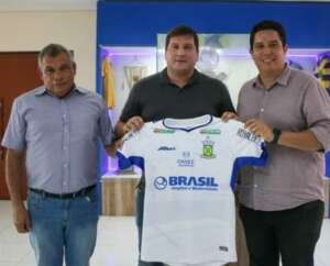 Série D: Santo André rescinde com treinador e mais 12 atletas