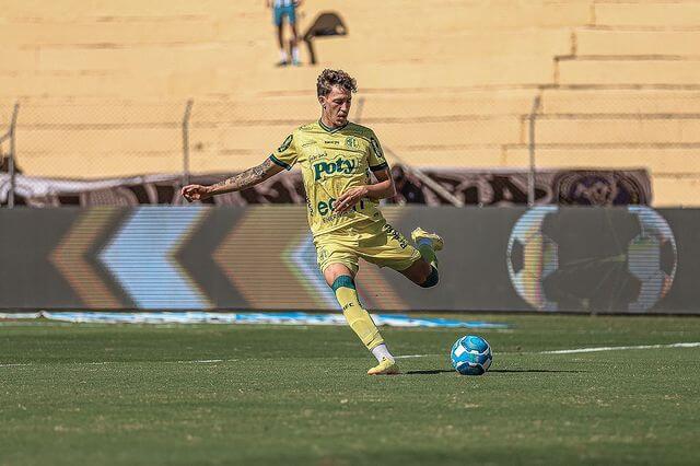 Guilherme Biro destaca o bom momento e prega pé no chão no Mirassol