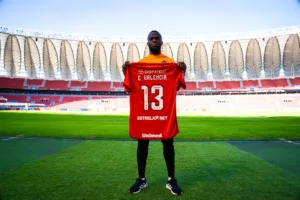 Enner Valencia é relacionado e estreia pelo Inter contra Fluminense após lesão de Maurício