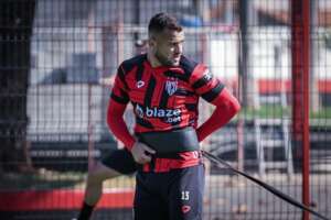 Série B: Ponte Preta oficializa atacante Igor Torres e volante Castro