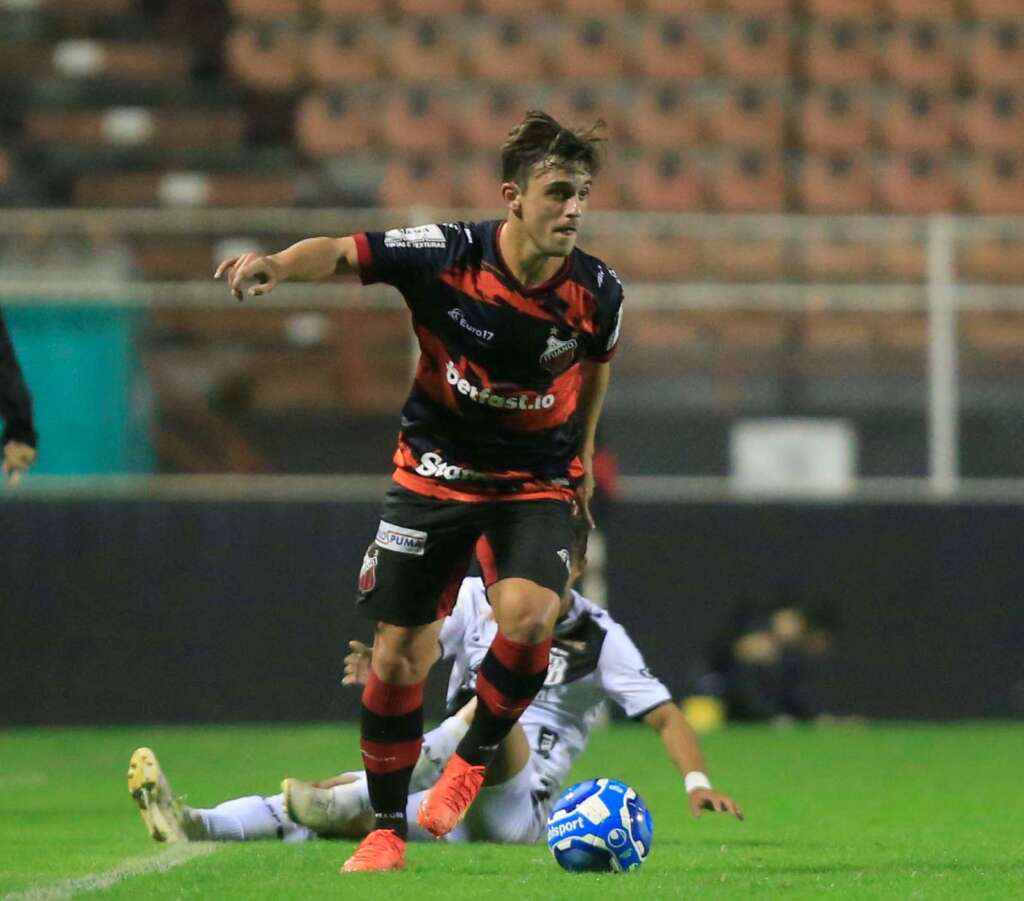 Com direito a golaços, Guarani e Ituano empatam em duelo de paulistas na  Série B