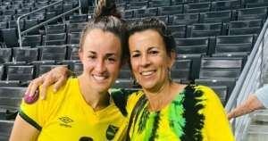 Mãe de jogadora jamaicana cria 'vaquinha' online para ajudar nas despesas da seleção na Copa