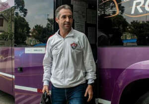 Série B: Treinador vence ex-clube e recoloca o Vitória no G4