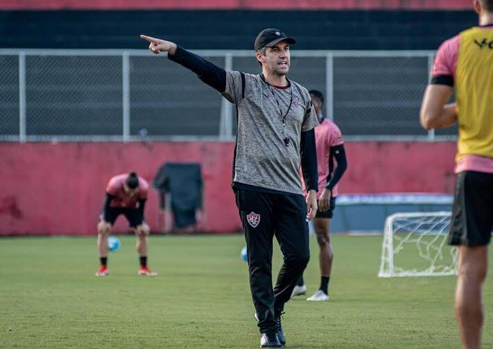 Série B: Léo Condé conduz Vitória ao título do primeiro turno