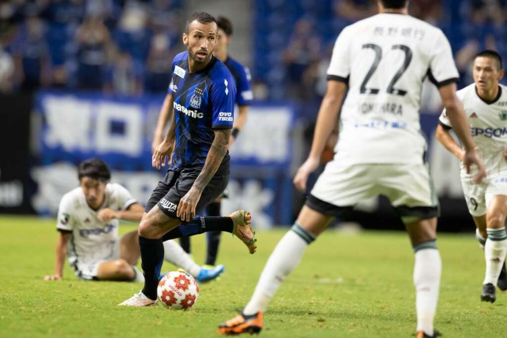 Leandro Pereira é anunciado por equipe do futebol iraniano