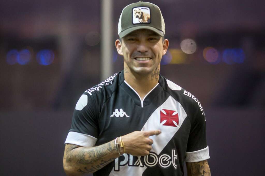 Capitão do Chile, Gary Medel desembarca no Rio de Janeiro e assina com o Vasco