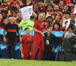Pablo Hernandez, preparador do Flamengo que deu soco em Pedro, já agrediu torcedor na França