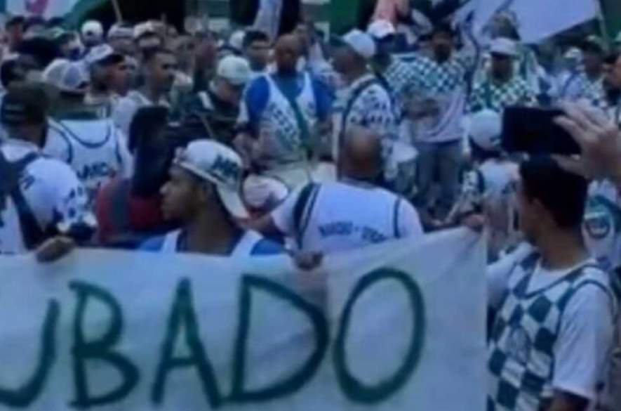 Torcida organizada do Palmeiras protesta e pede reforços