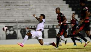 Ponte Preta 1 x 1 Red Bull Bragantino - Goleiro Vinícius garante ponto em casa
